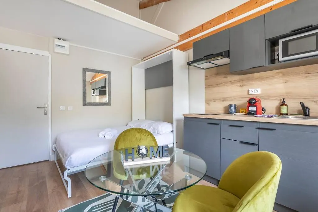 106Jar - 2- Studio Equipes - Proche Calanque Marseille 0*,  France